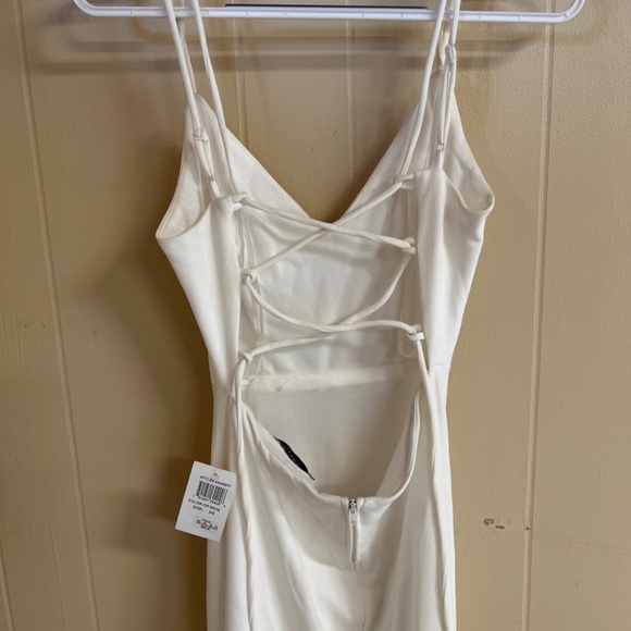 White fitted dress with slit - Picture 3 of 3